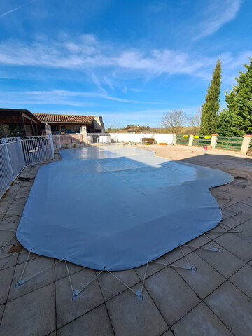 bâche traditionnelle de piscine