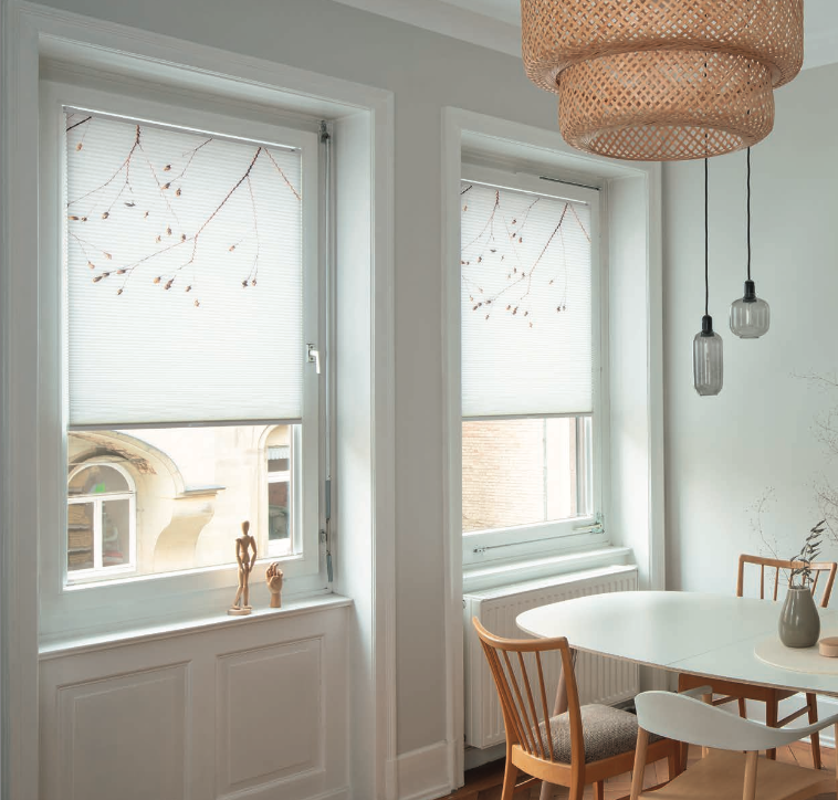 stores intérieurs avec motifs